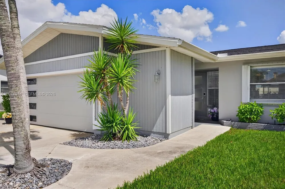 1633 Edith Esplande Cape Coral, FL 33904