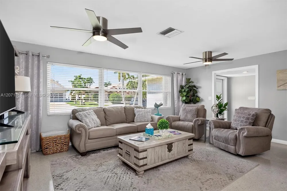 1633 Edith Esplande Cape Coral, FL 33904