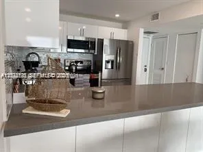 100 Bayview Dr #2010 Sunny Isles Beach, FL 33160
