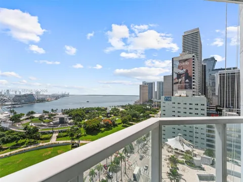 244 Biscayne Blvd #1803