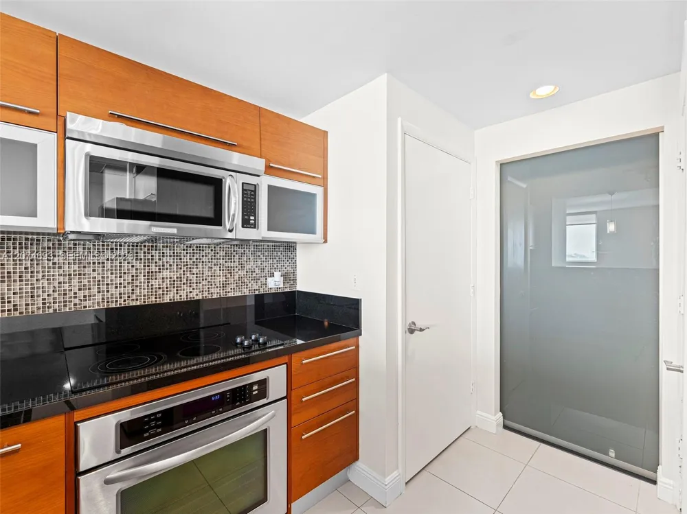 244 Biscayne Blvd #1803 Miami, FL 33132