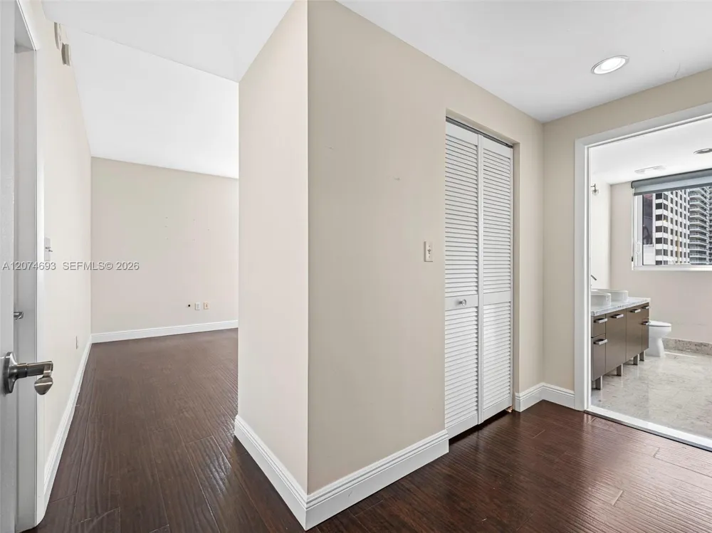 244 Biscayne Blvd #1803 Miami, FL 33132