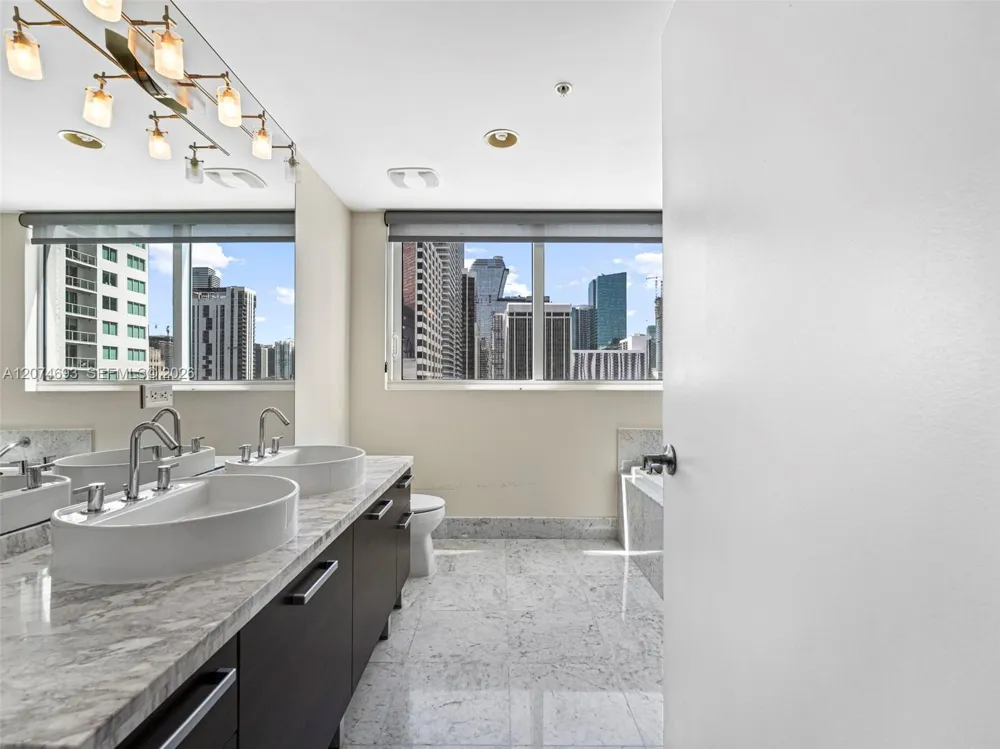 244 Biscayne Blvd #1803 Miami, FL 33132