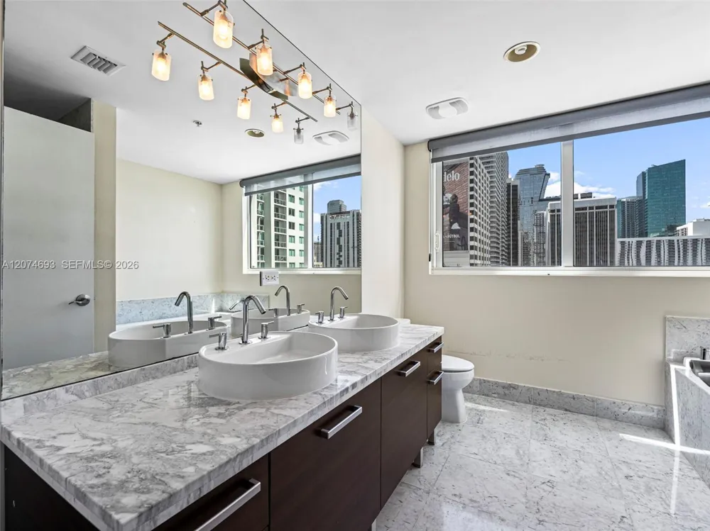 244 Biscayne Blvd #1803 Miami, FL 33132