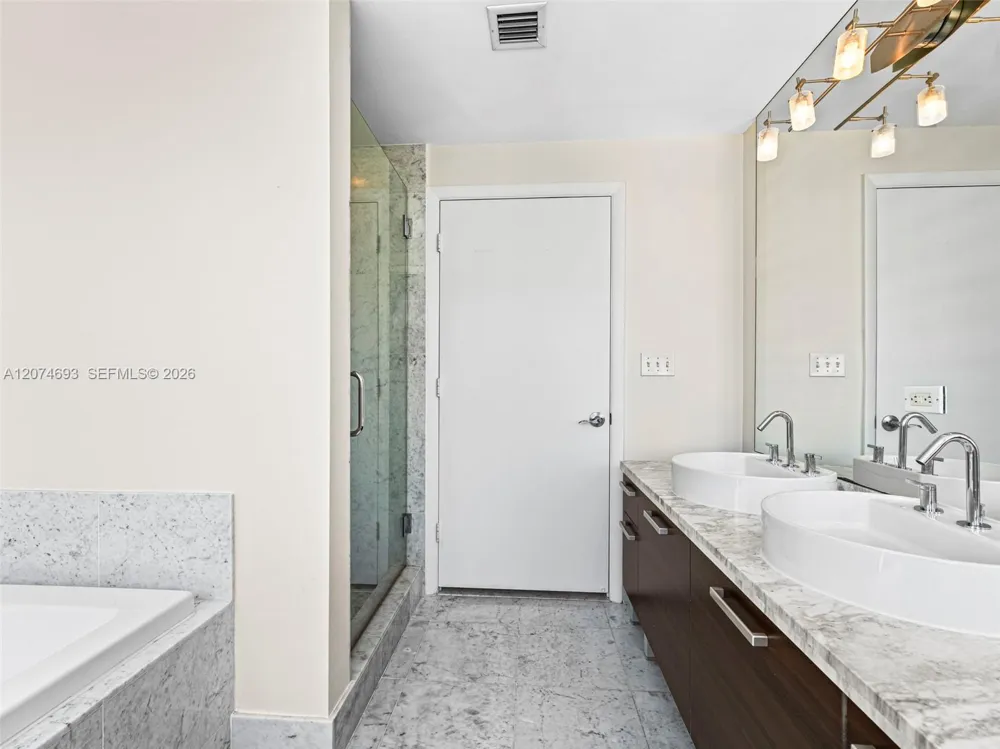 244 Biscayne Blvd #1803 Miami, FL 33132