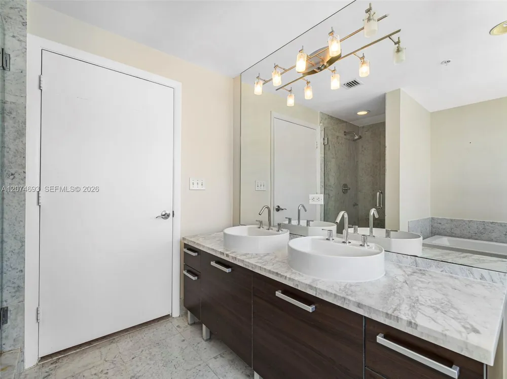 244 Biscayne Blvd #1803 Miami, FL 33132