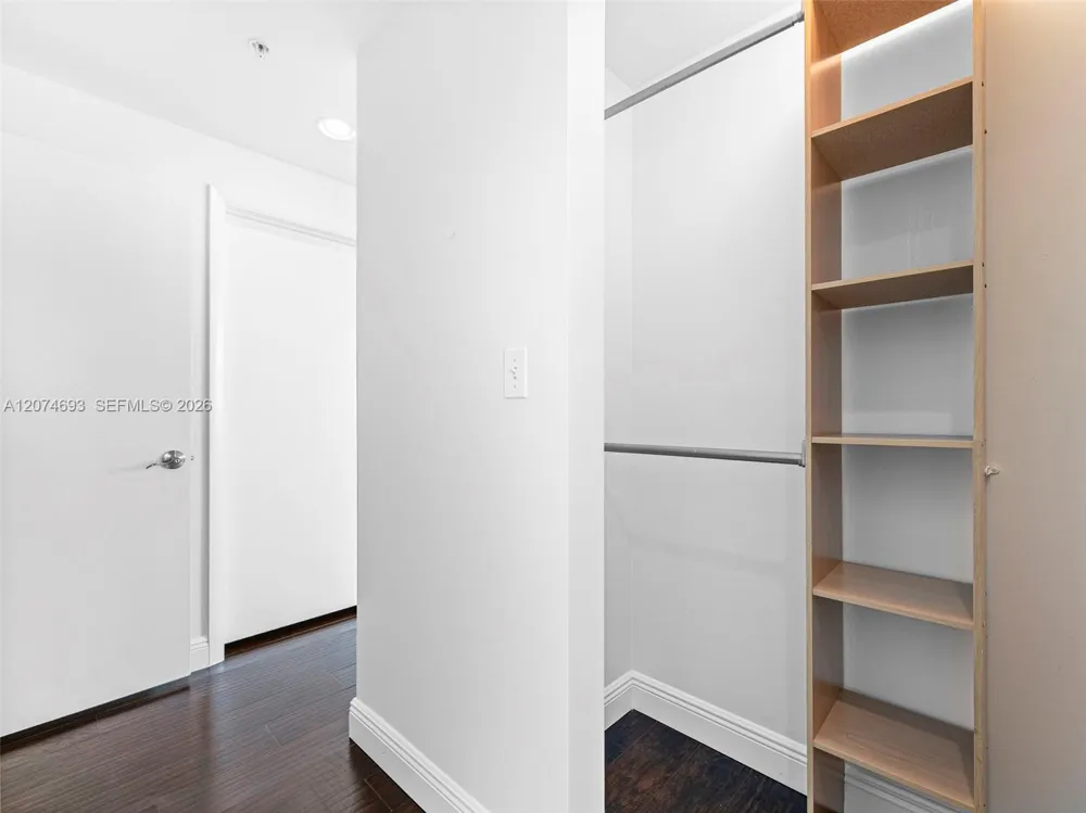 244 Biscayne Blvd #1803 Miami, FL 33132