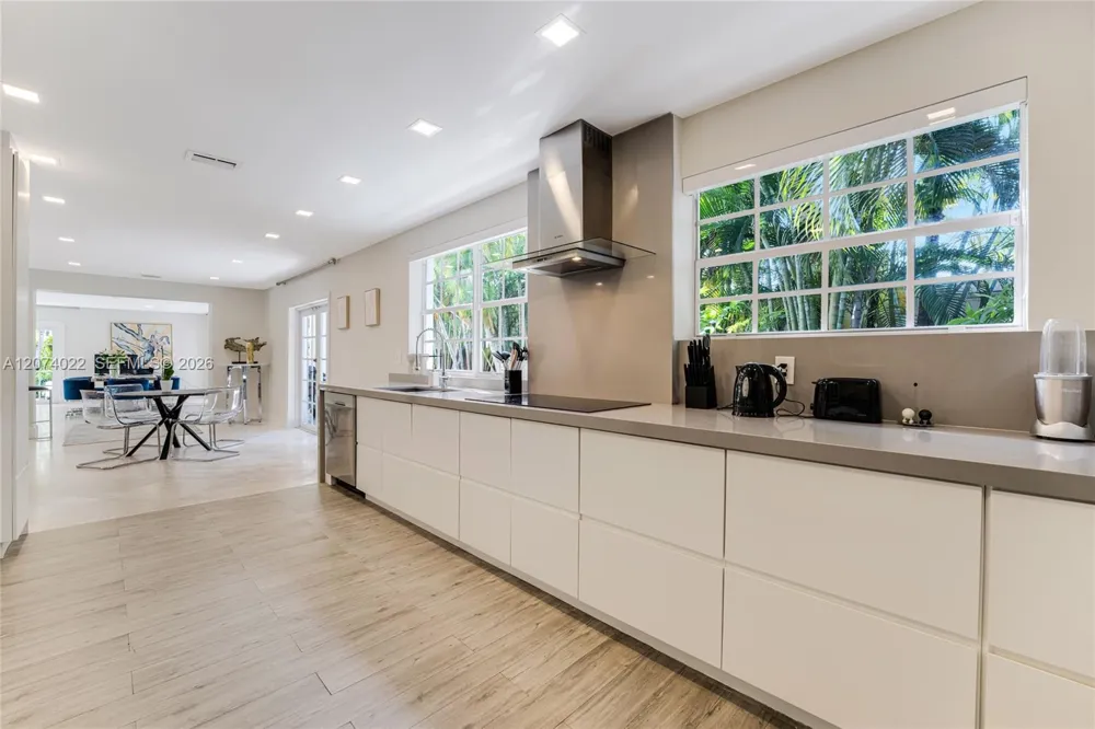 140 Hibiscus Dr Miami Beach, FL 33139
