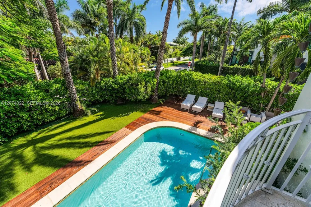 140 Hibiscus Dr Miami Beach, FL 33139