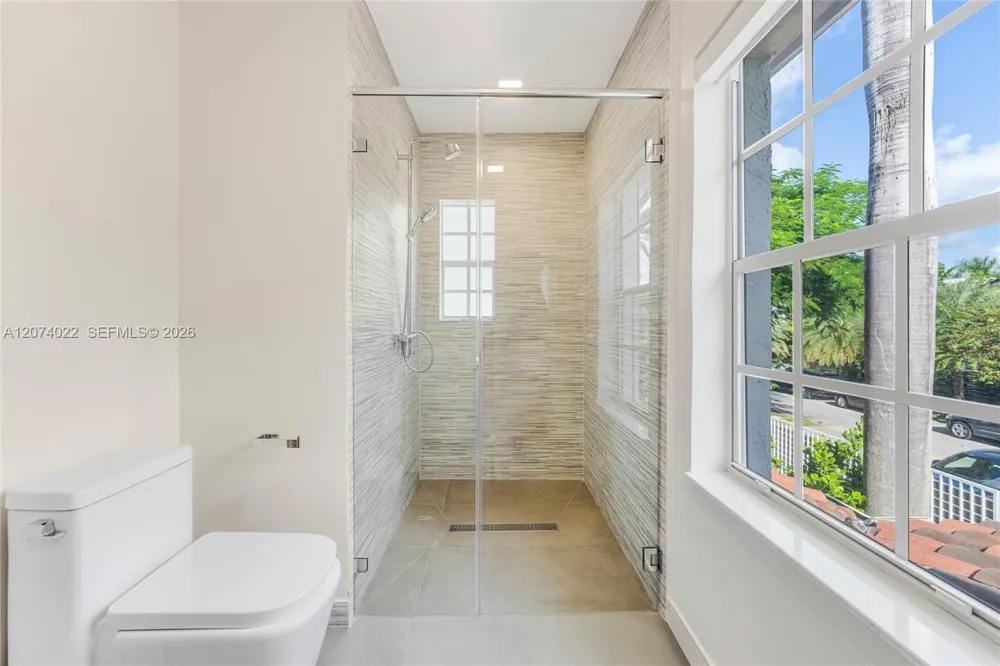 140 Hibiscus Dr Miami Beach, FL 33139