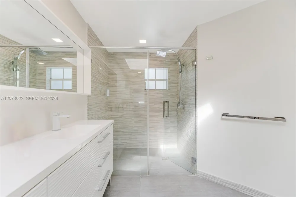 140 Hibiscus Dr Miami Beach, FL 33139
