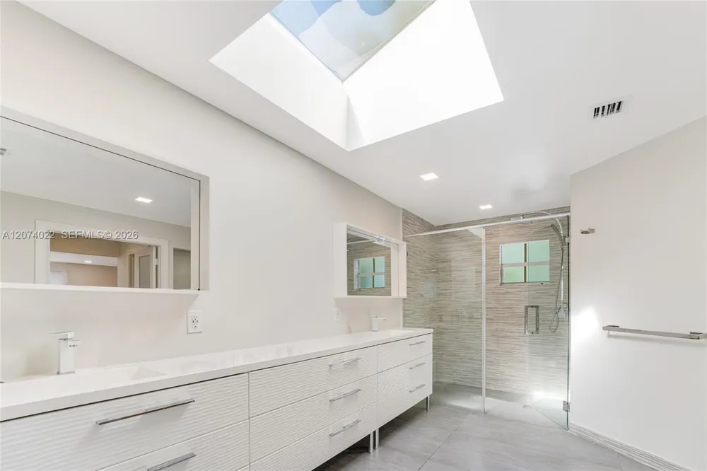 140 Hibiscus Dr Miami Beach, FL 33139