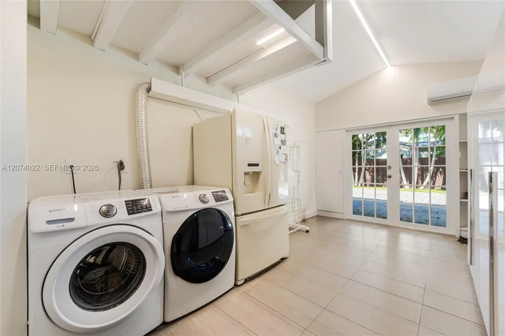 140 Hibiscus Dr Miami Beach, FL 33139