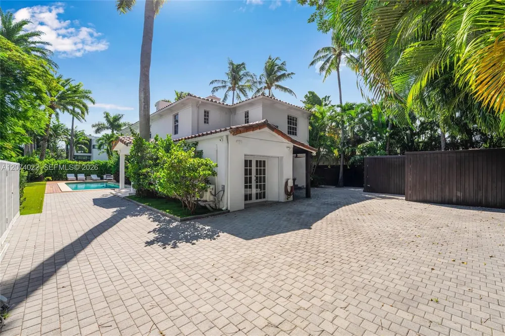140 Hibiscus Dr Miami Beach, FL 33139