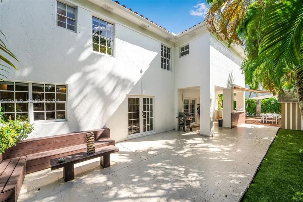 140 Hibiscus Dr Miami Beach, FL 33139