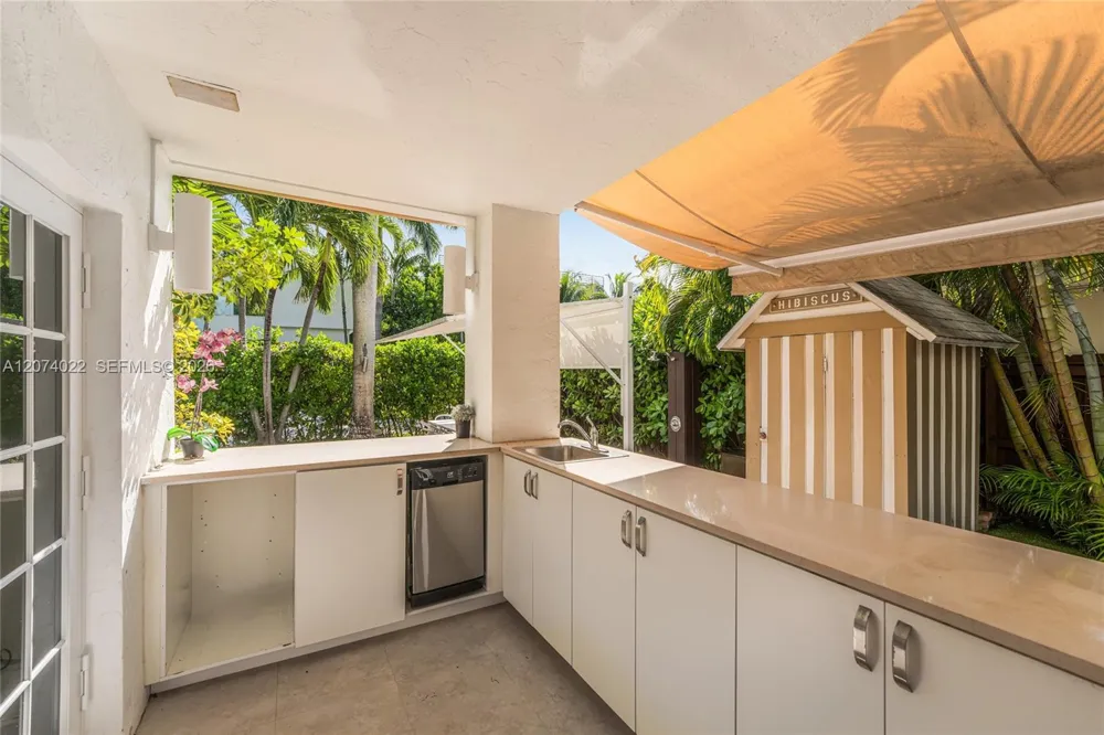 140 Hibiscus Dr Miami Beach, FL 33139