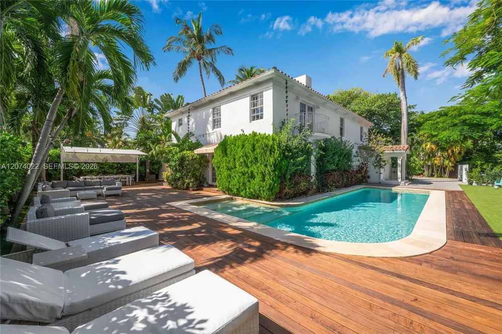 140 Hibiscus Dr Miami Beach, FL 33139