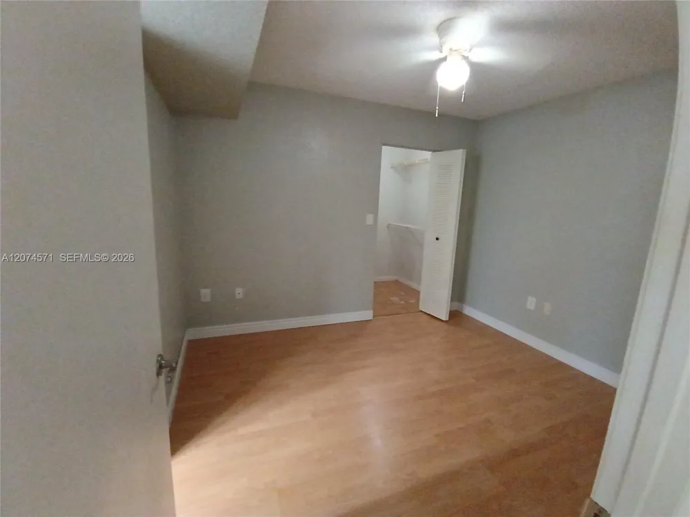 2871 Oakland Forest Dr #210 Oakland Park, FL 33309