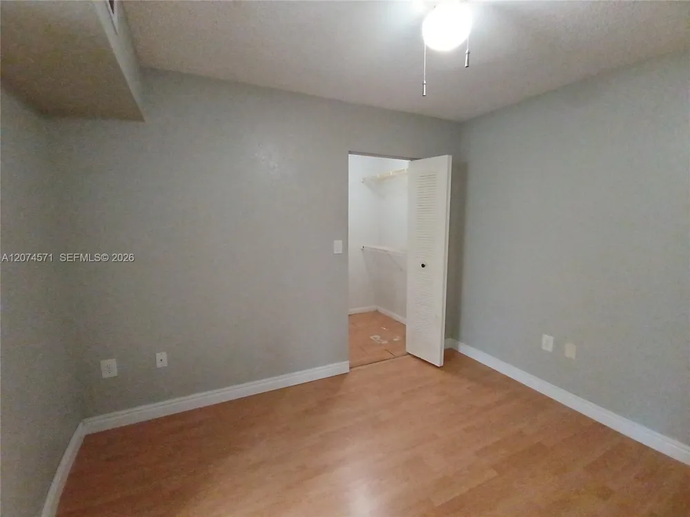 2871 Oakland Forest Dr #210 Oakland Park, FL 33309