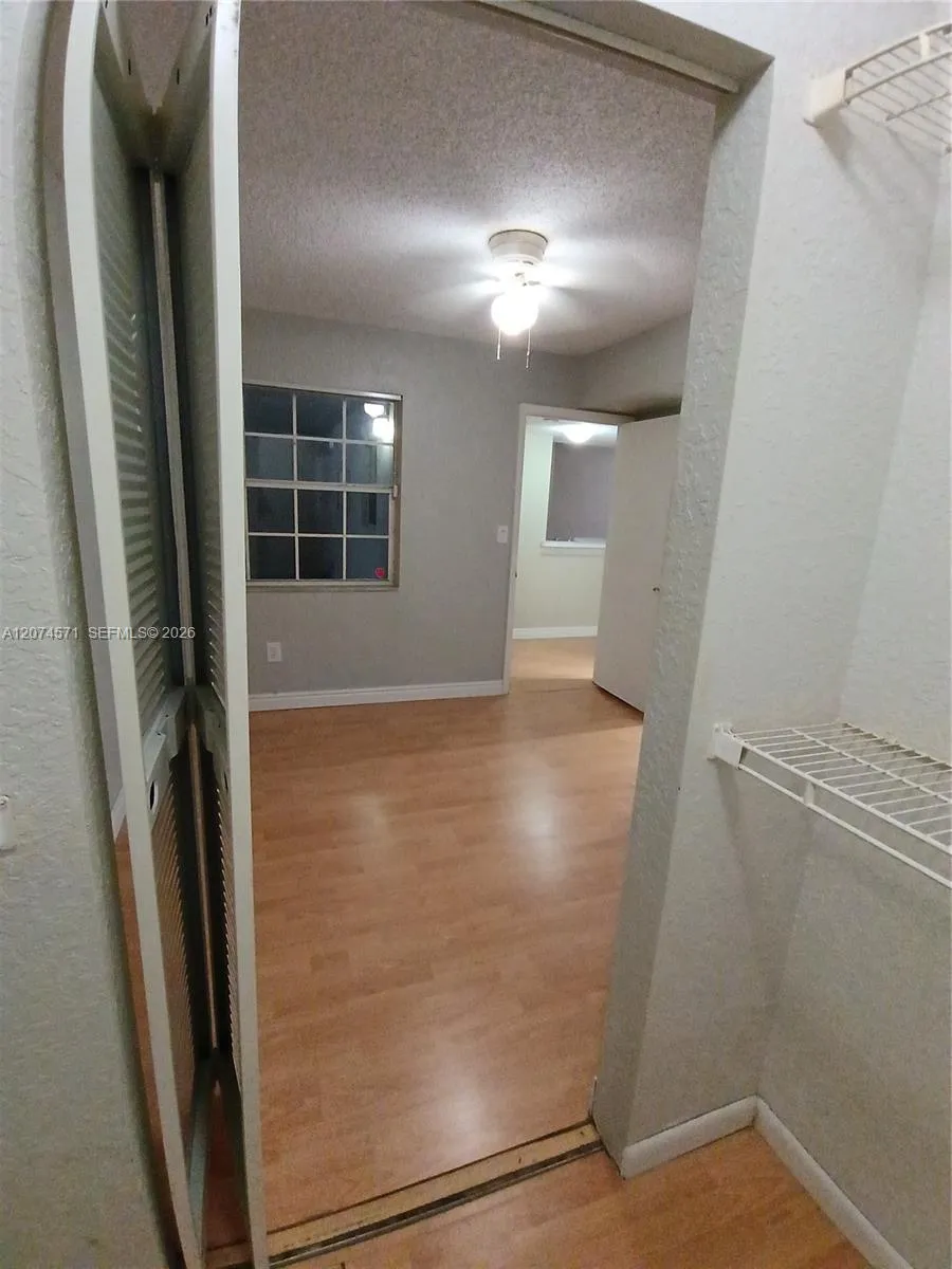 2871 Oakland Forest Dr #210 Oakland Park, FL 33309