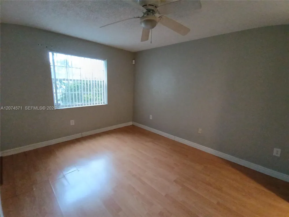 2871 Oakland Forest Dr #210 Oakland Park, FL 33309
