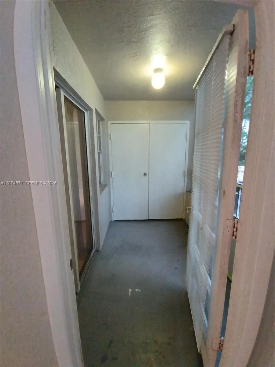 2871 Oakland Forest Dr #210 Oakland Park, FL 33309
