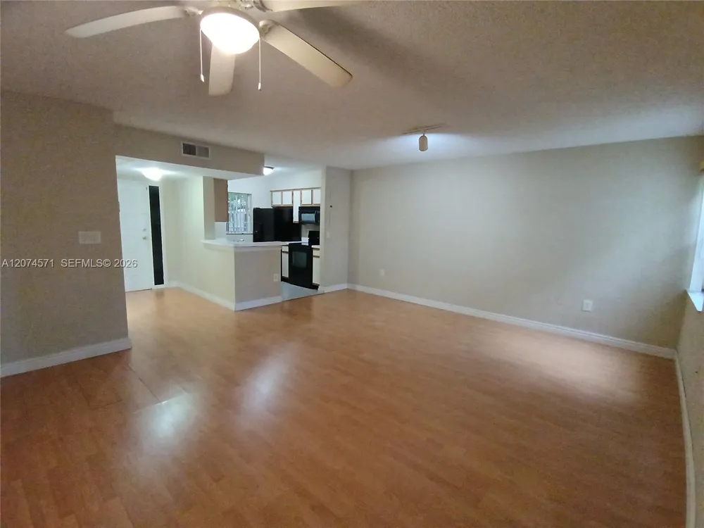 2871 Oakland Forest Dr #210 Oakland Park, FL 33309