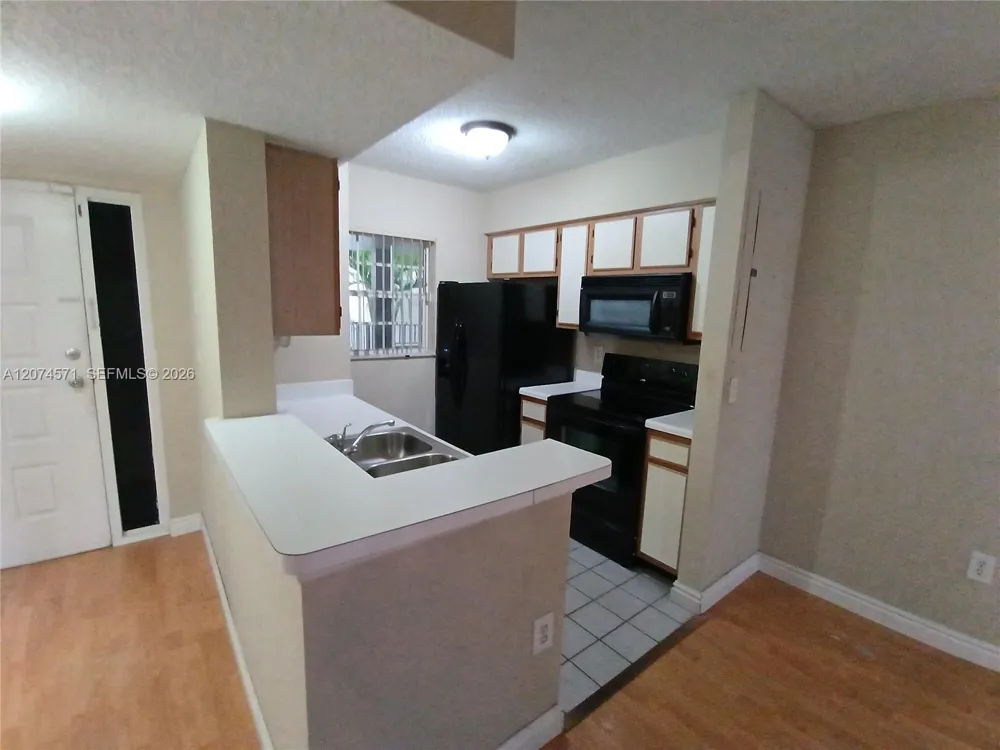 2871 Oakland Forest Dr #210 Oakland Park, FL 33309