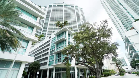 90 SW 3rd St #4406