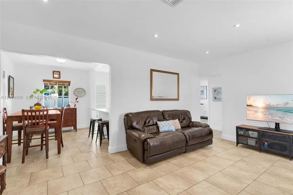 6387 SW 42nd St South Miami, FL 33155