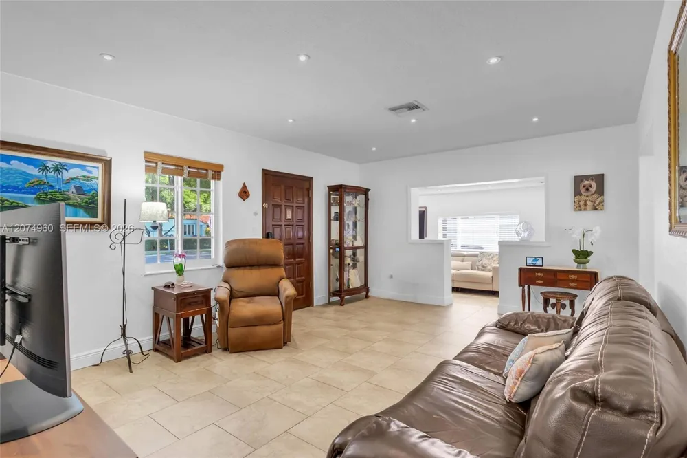 6387 SW 42nd St South Miami, FL 33155