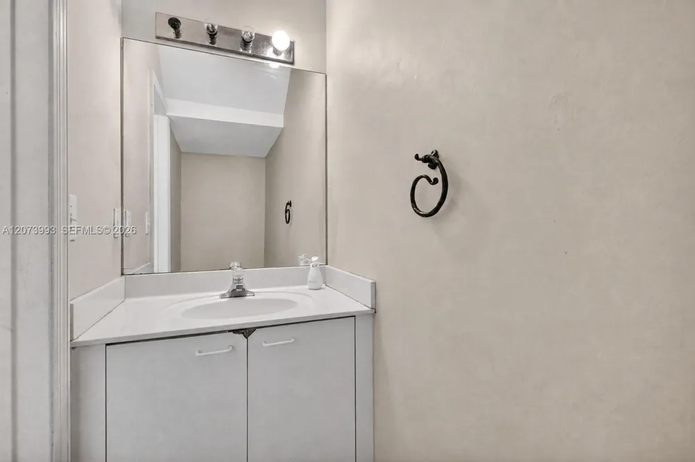 253 NE 211th Ter Miami, FL 33179