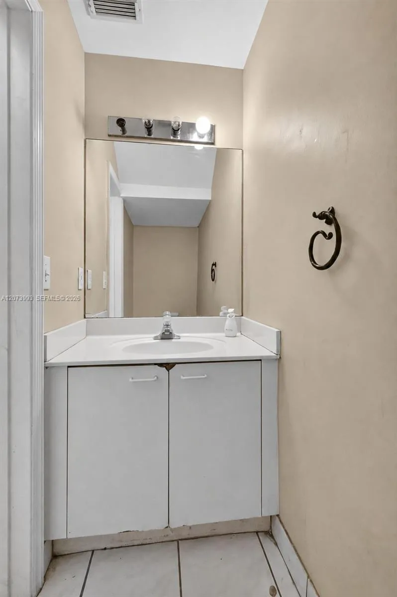 253 NE 211th Ter Miami, FL 33179