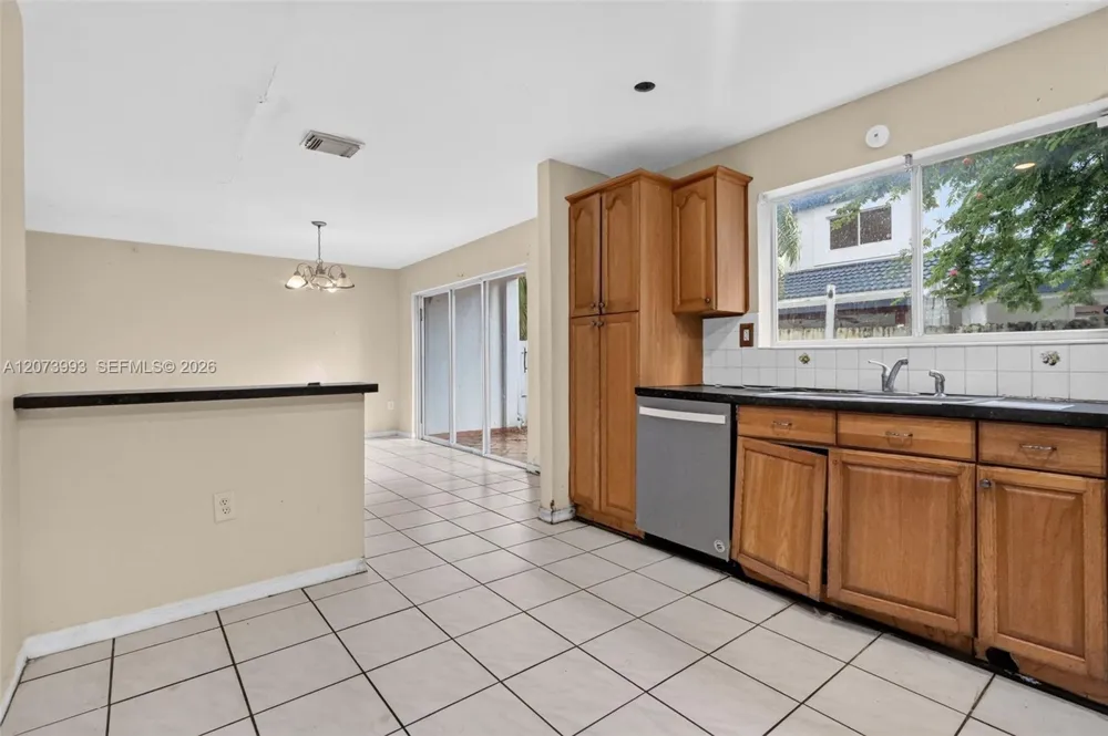 253 NE 211th Ter Miami, FL 33179