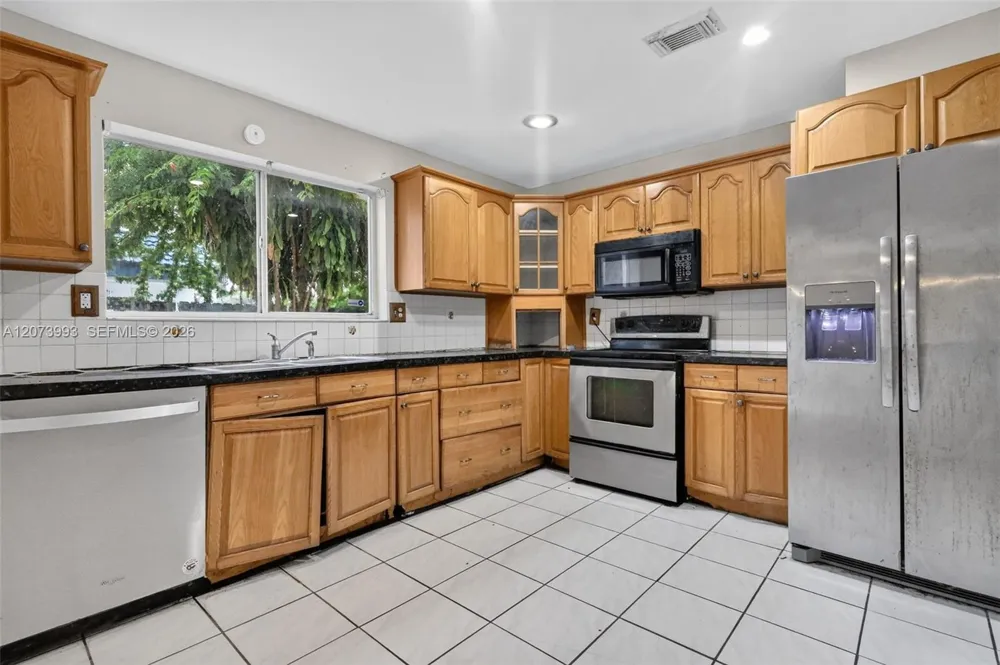 253 NE 211th Ter Miami, FL 33179