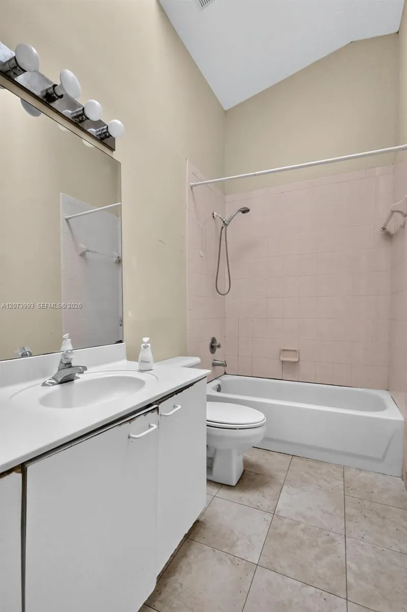 253 NE 211th Ter Miami, FL 33179
