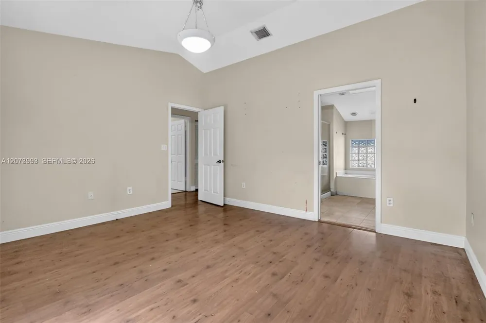 253 NE 211th Ter Miami, FL 33179