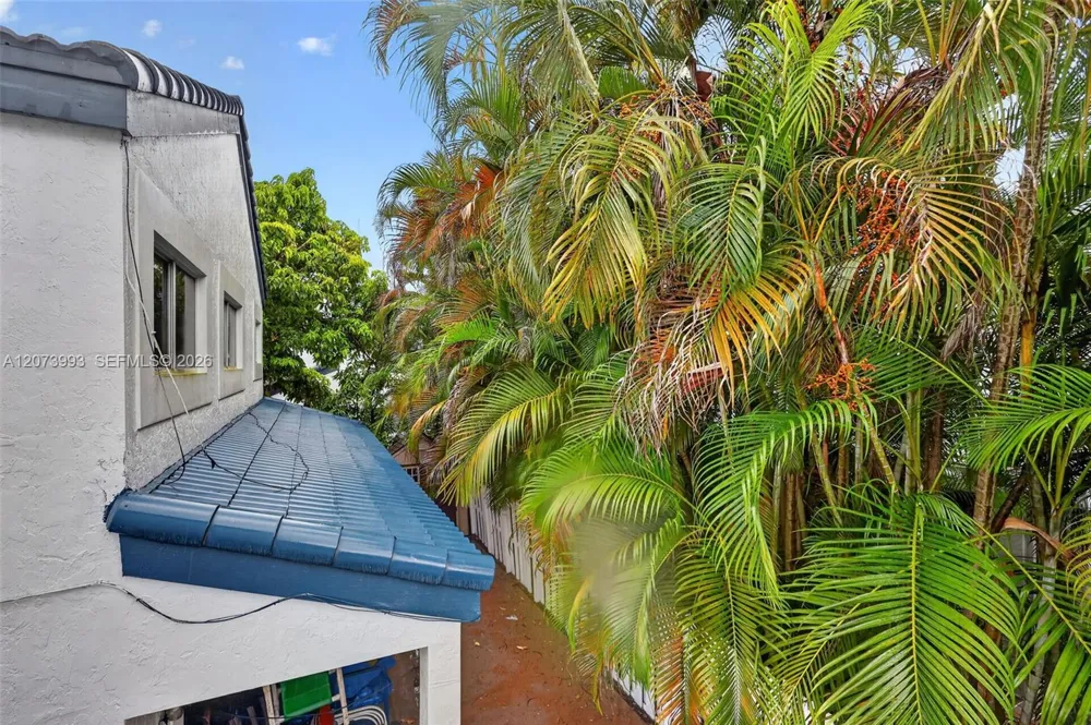 253 NE 211th Ter Miami, FL 33179