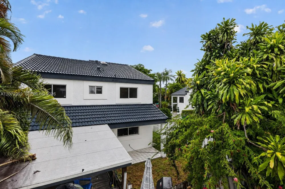 253 NE 211th Ter Miami, FL 33179