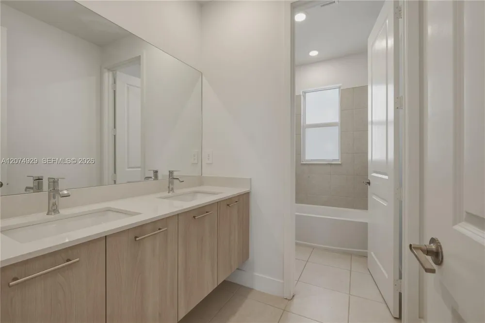 4372 SW 122nd Ter Davie, FL 33330