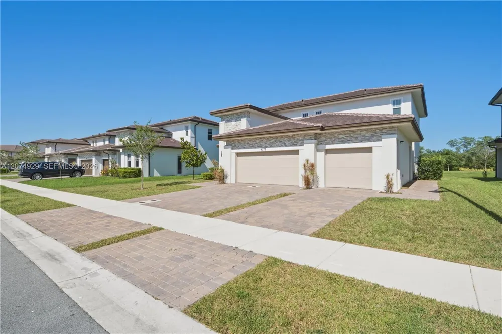 4372 SW 122nd Ter Davie, FL 33330