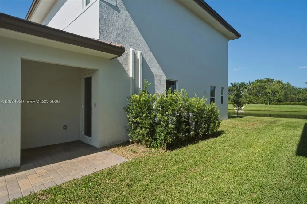 4372 SW 122nd Ter Davie, FL 33330