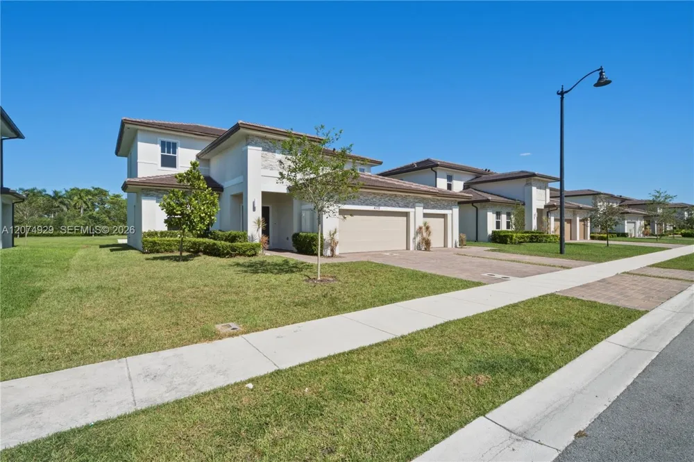 4372 SW 122nd Ter Davie, FL 33330
