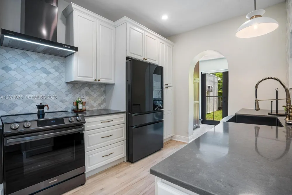 1424 SW 11th St Miami, FL 33135