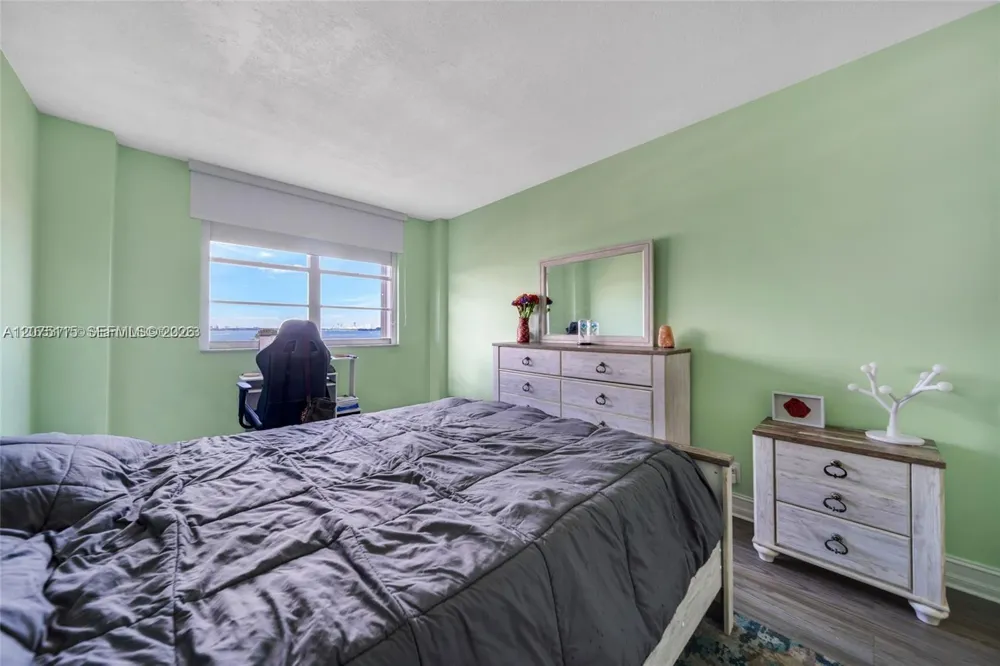 1455 Treasure Dr #PH-H North Bay Village, FL 33141