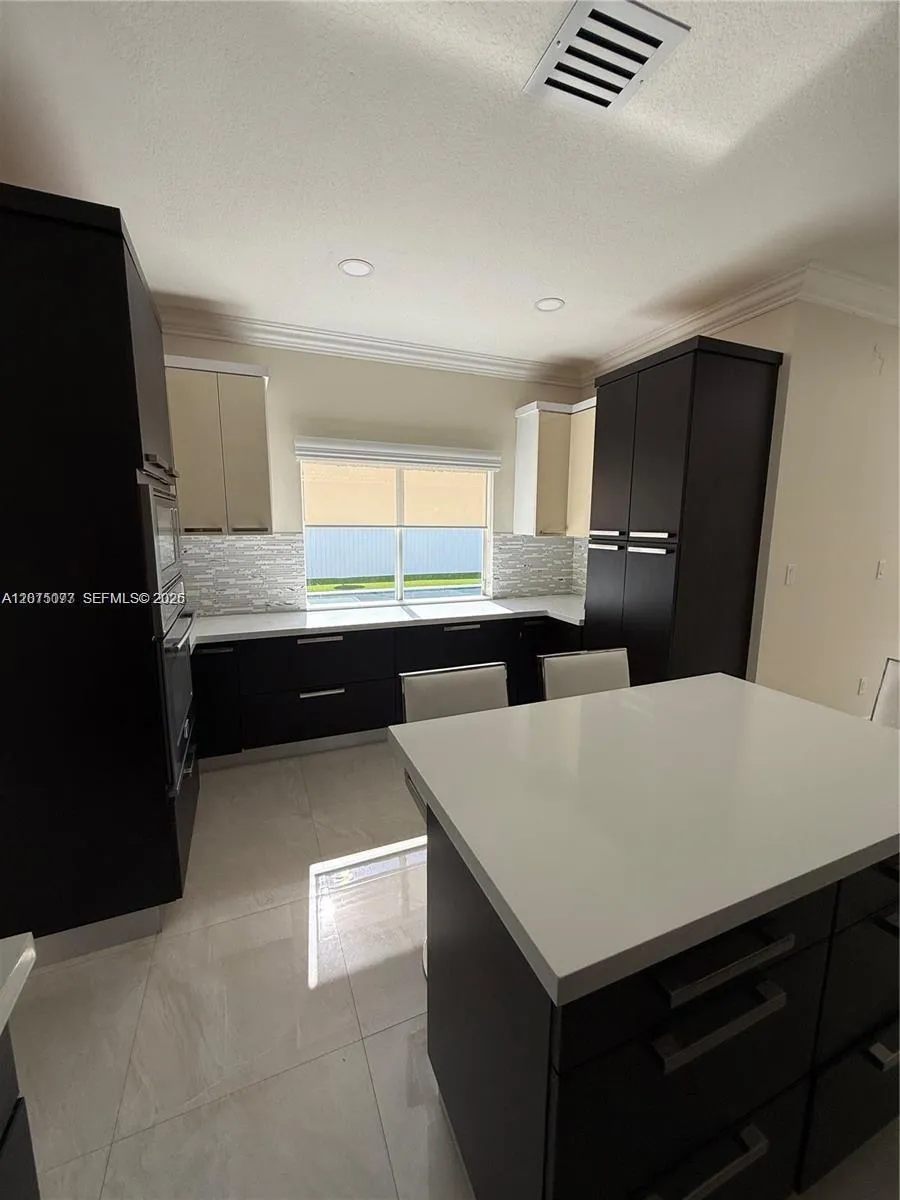 15624 SW 20th St Miami, FL 33185
