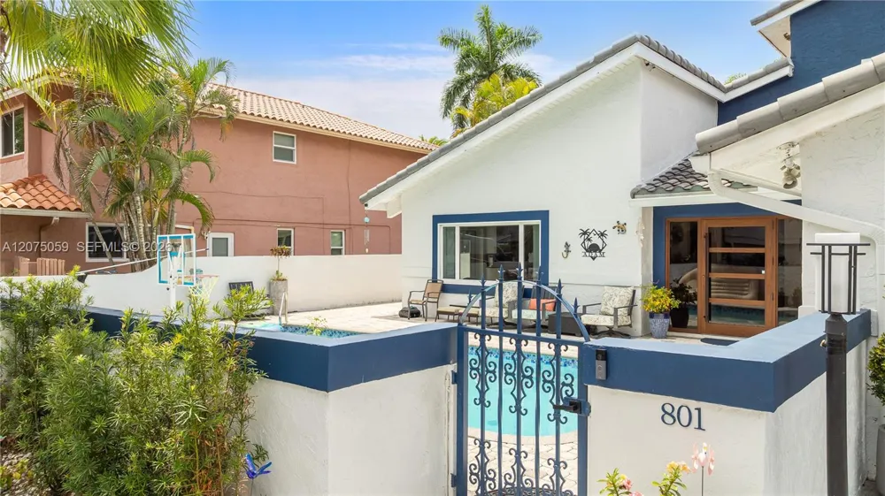 801 Mockingbird Ln Plantation, FL 33324