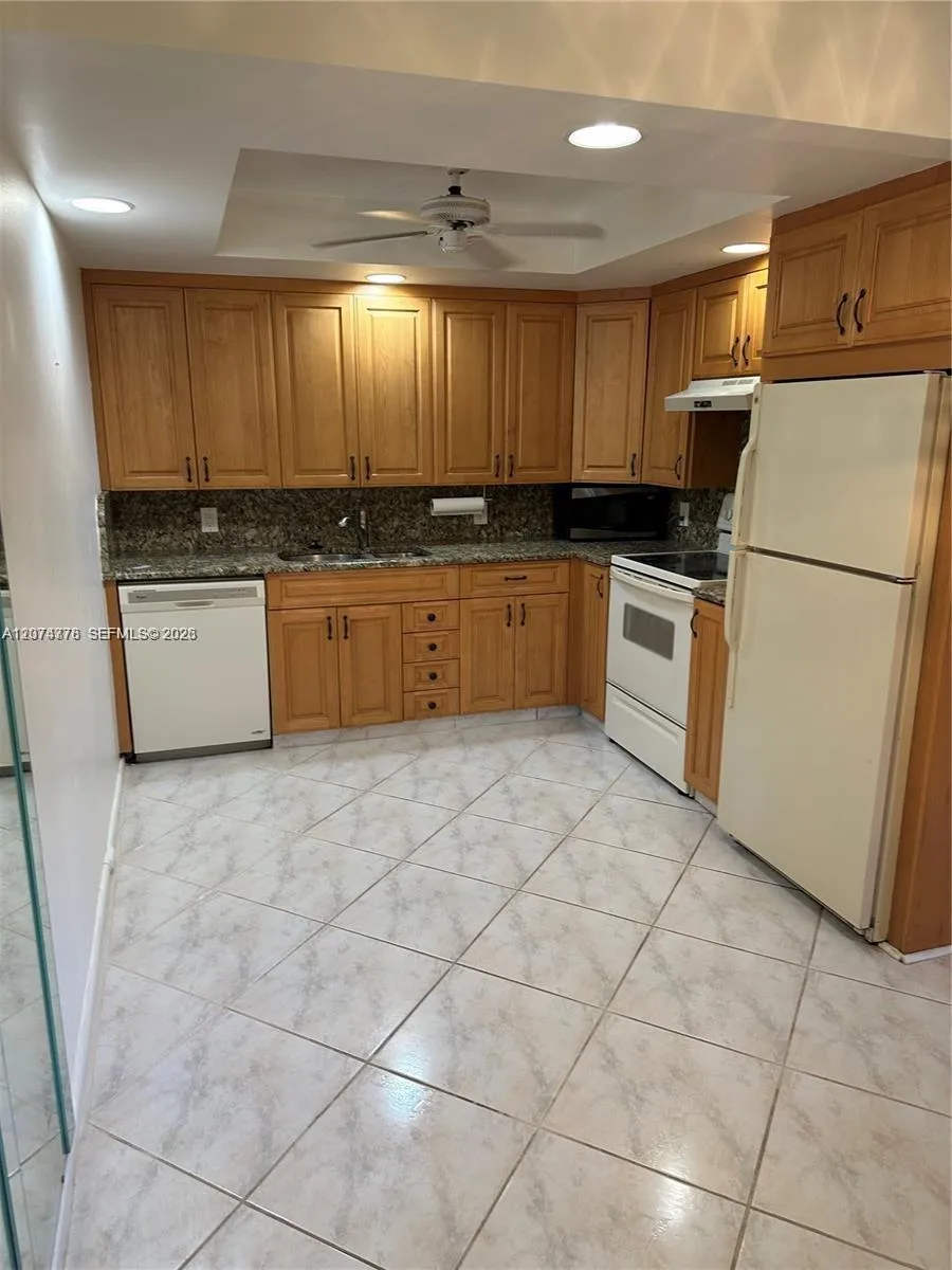 2027 Hythe B #2027 Boca Raton, FL 33434