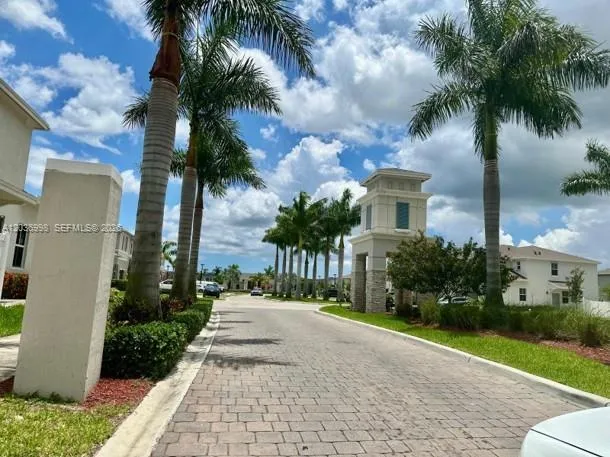 754 SE 19th St Homestead, FL 33034