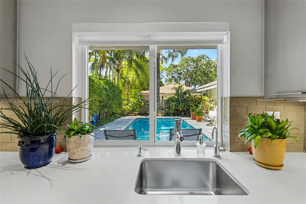 13 Dogwood Rd Hollywood, FL 33021